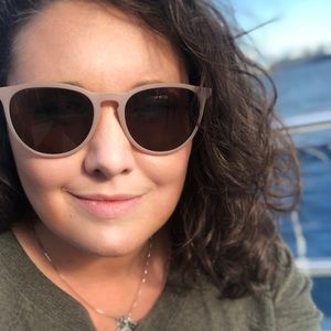 Meet your Posher, Angelique